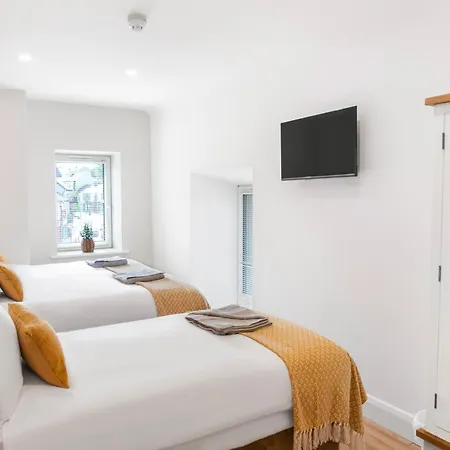 Gardiner House - 8 *